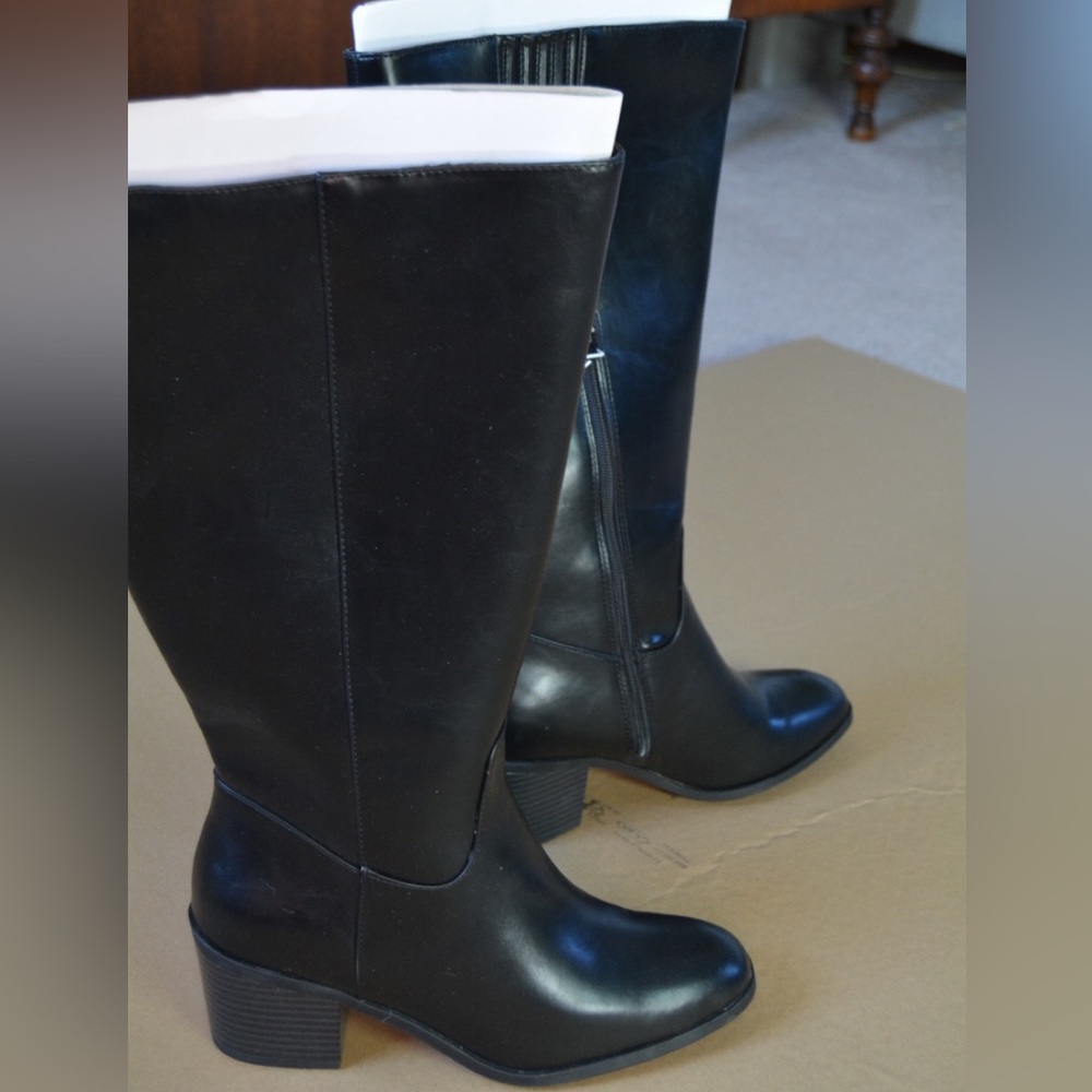 NEW never worn black side calf boots